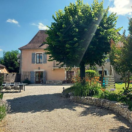 Au Pays De Jacquou : Chambre D'Hotes Et Table D'Hotes Fossemagne Exterior foto