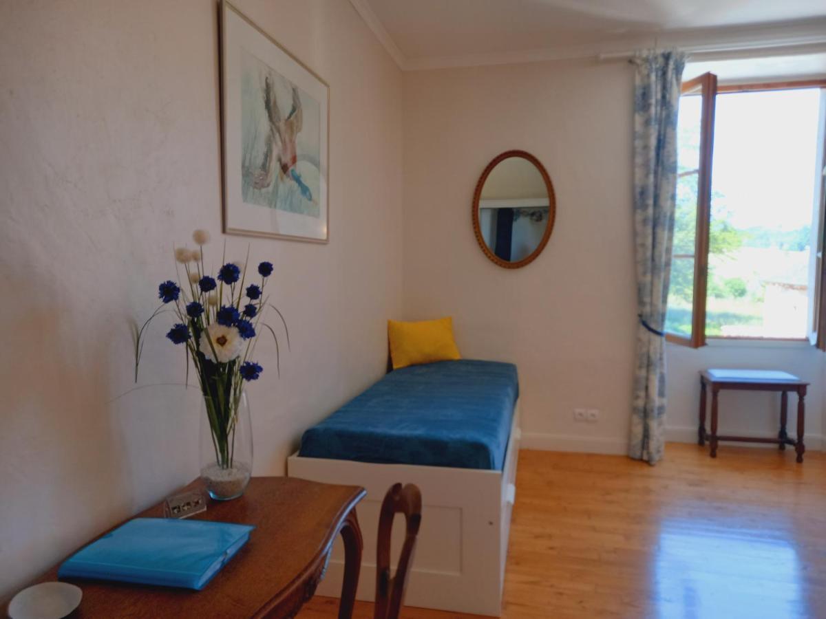 Au Pays De Jacquou : Chambre D'Hotes Et Table D'Hotes Fossemagne Exterior foto