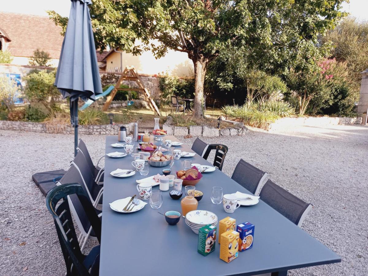 Au Pays De Jacquou : Chambre D'Hotes Et Table D'Hotes Fossemagne Exterior foto