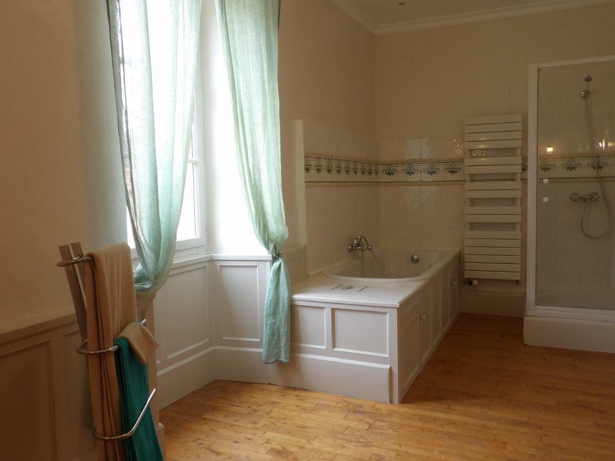 Au Pays De Jacquou : Chambre D'Hotes Et Table D'Hotes Fossemagne Exterior foto